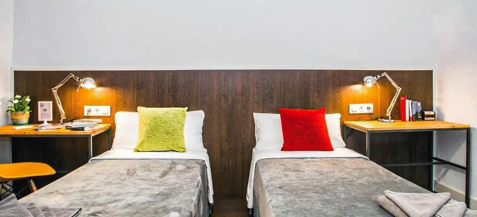 Traveller House 8 Bedroom Apartment Barcelona