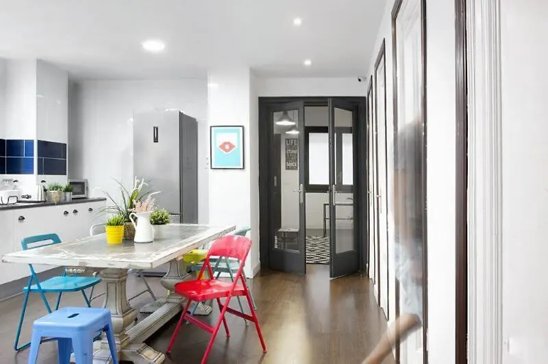 Traveller House 8 Bedroom Apartment Barcelona Spanien