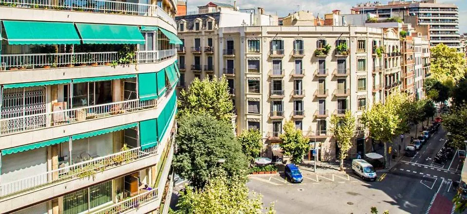 Traveller House 8 Bedroom Apartment Barcelona