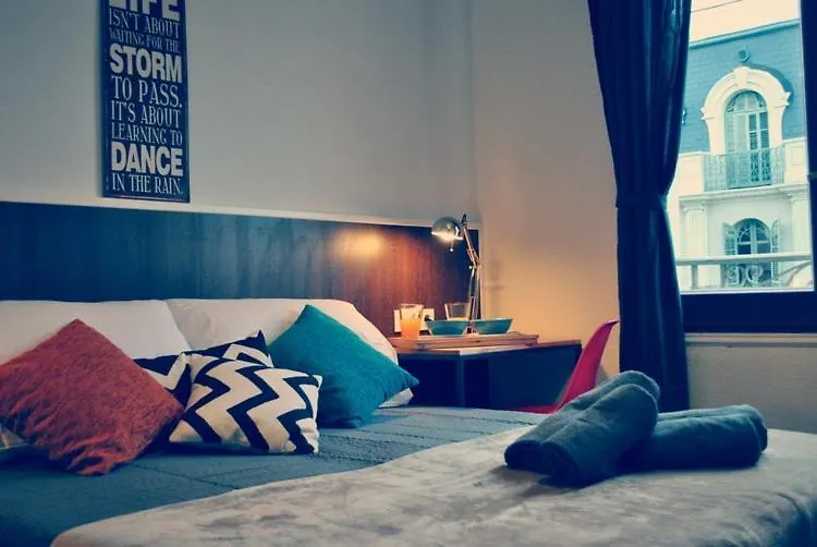 Traveller House 8 Bedroom Apartment Barcelona