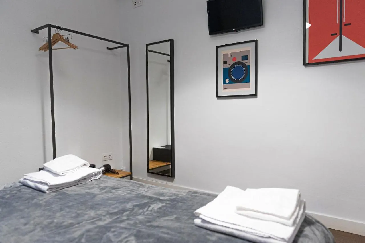 Traveller House 8 Bedroom Apartment Barcelona 0*,