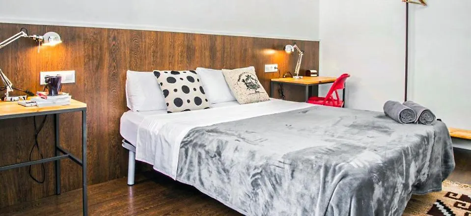Traveller House 8 Bedroom Apartment Barcelona
