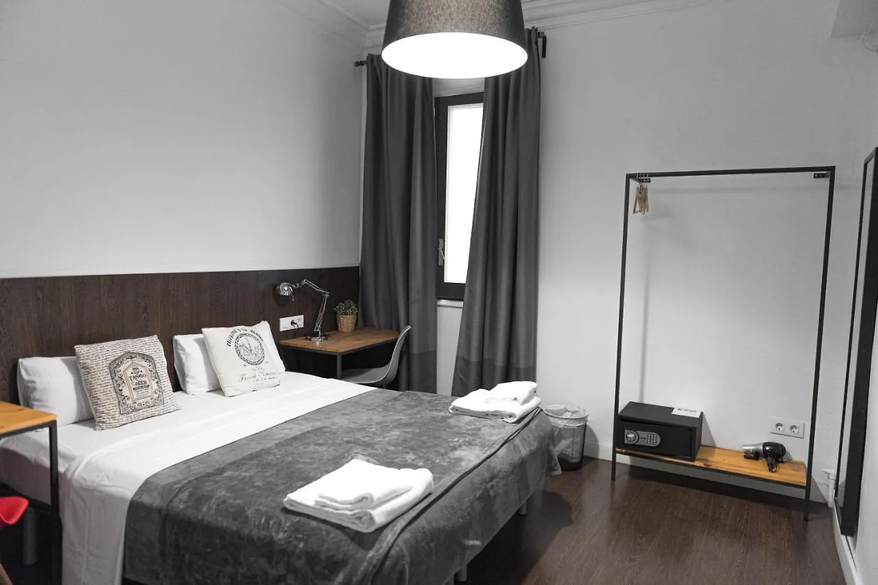 Traveller House 8 Bedroom Apartment Барселона 0*,  Испания