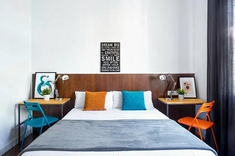 Traveller House 8 Bedroom Apartment Барселона