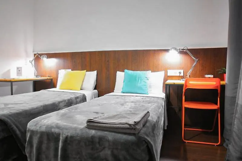 Traveller House 8 Bedroom Apartment Барселона