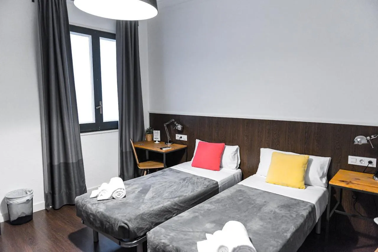 Traveller House 8 Bedroom Apartment Барселона 0*,  Испания