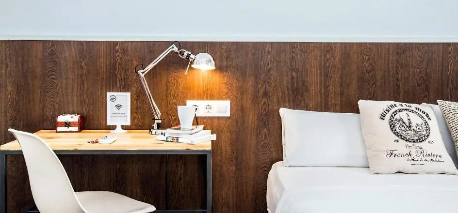 Traveller House 8 Bedroom Apartment Barcelona 0*,