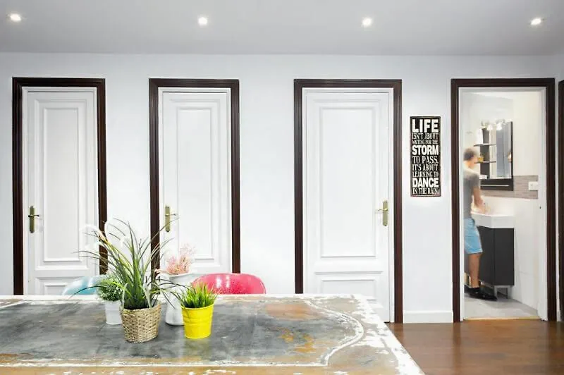 Traveller House 8 Bedroom Apartment Barcelona