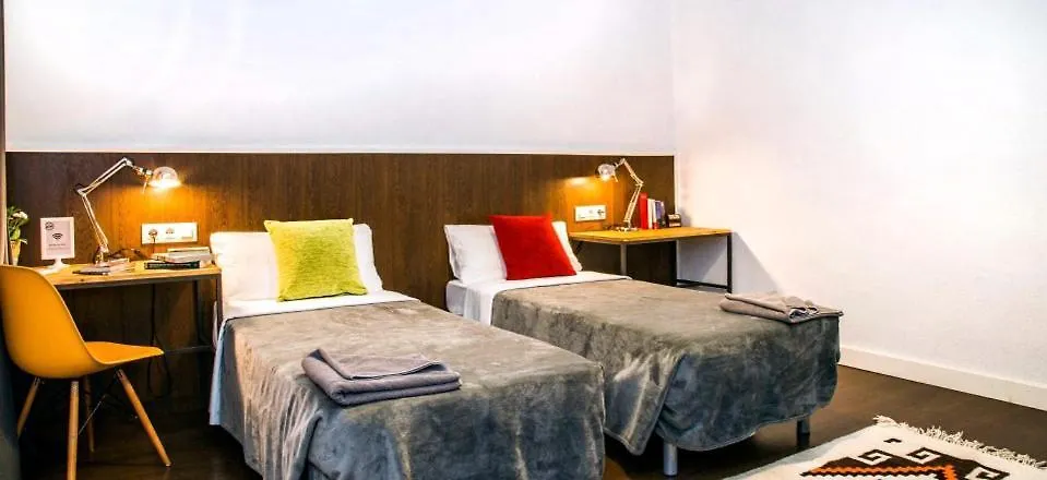 Traveller House 8 Bedroom Apartment Barcelona