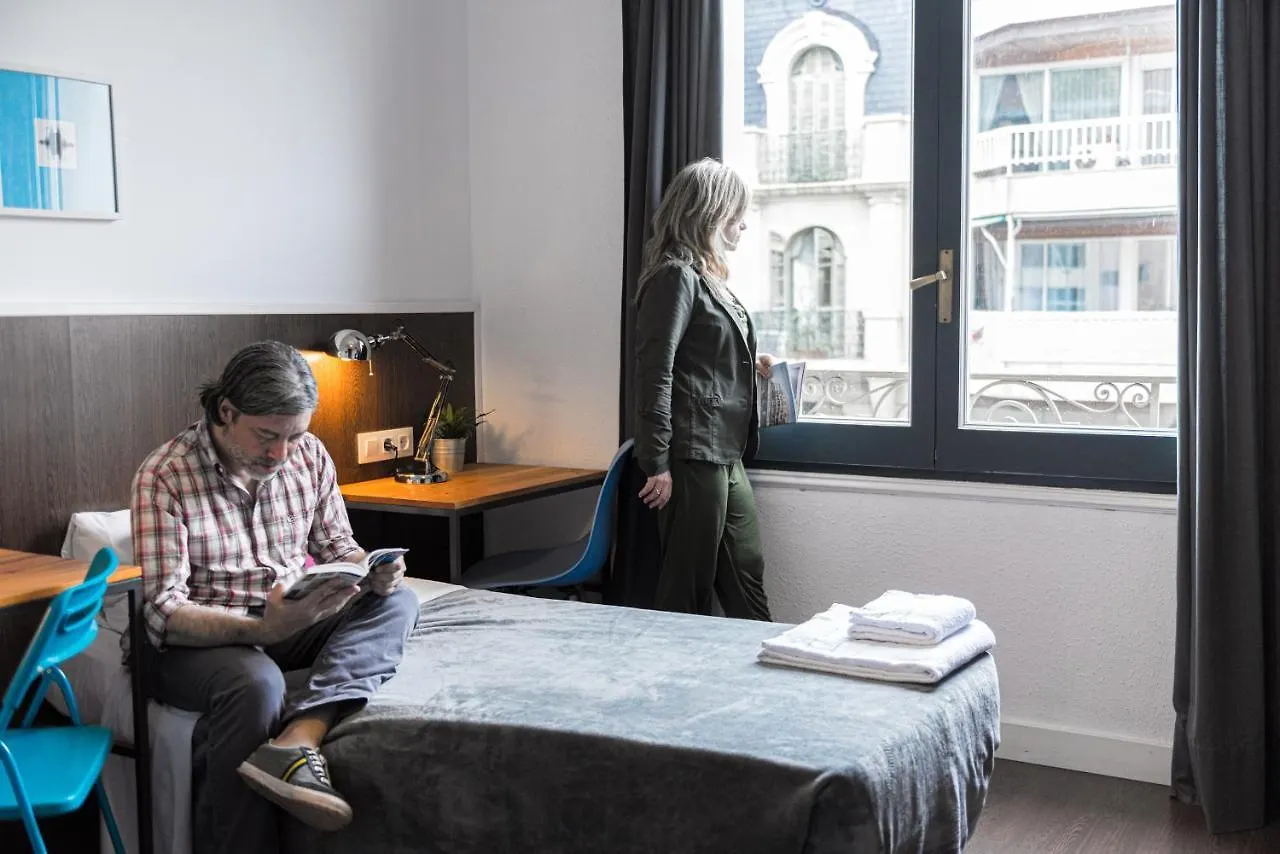 Traveller House 8 Bedroom Apartment Barcelona Spanyolország