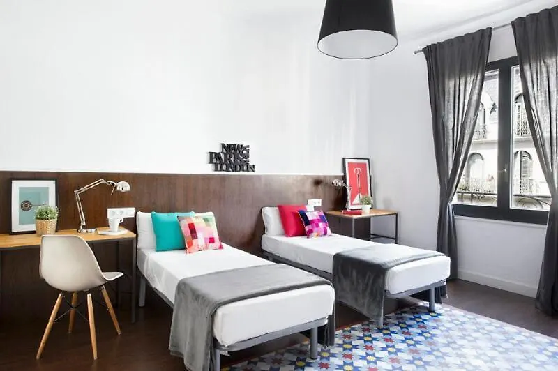 Traveller House 8 Bedroom Apartment Barcelona
