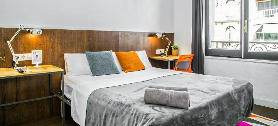 Traveller House 8 Bedroom Apartment Barcelona 0*,
