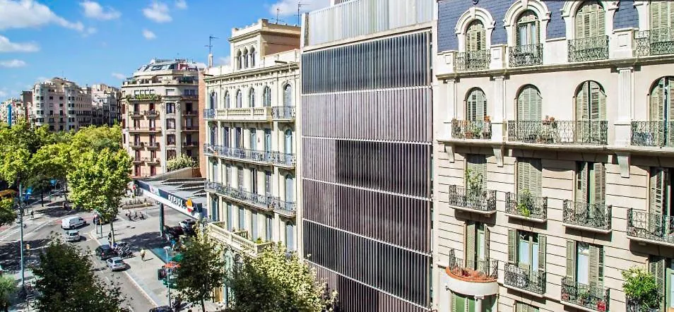Traveller House 8 Bedroom Apartment Barcelona